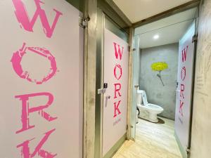 Koupelna v ubytování WORK INN TPE