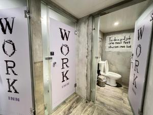 Koupelna v ubytování WORK INN TPE