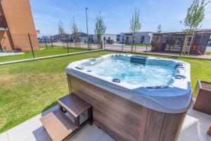 Foto dalla galleria di Boho Apt w Jacuzzi, Grill & Garden a Modra
