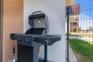 Foto dalla galleria di Boho Apt w Jacuzzi, Grill & Garden a Modra
