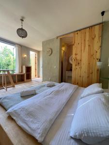 Ένα ή περισσότερα κρεβάτια σε δωμάτιο στο Karma Hostel