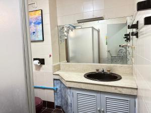 Ένα μπάνιο στο Sathon輕軌附近市中心5房獨棟全明屋各大景點附近