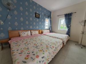 Postel nebo postele na pokoji v ubytování MrLee Dalat House