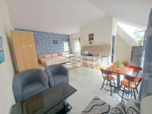 Posezení v ubytování MrLee Dalat House