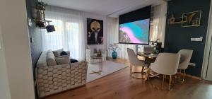 a living room with a couch and a table and chairs at MEERBLICK DUPLEX POOL-VILLA REGIRMA DELUXE bis 8 Personen in Vodice