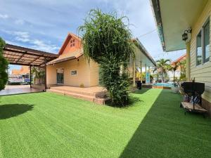 Κήπος έξω από το Neolin Asia Pool Villa