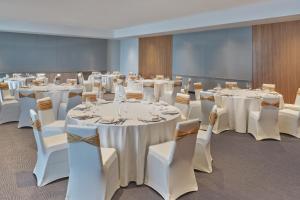Um restaurante ou outro lugar para comer em Perhentian Marriott Resort & Spa