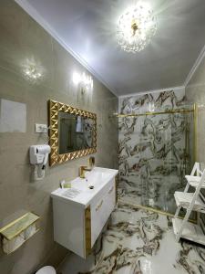 Vila Zoe BucharestAirport&Therme&Parking Otopeni的一间浴室