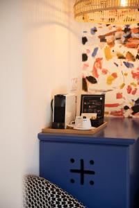 Oustau Camarguen Hôtel & Spa的咖啡和沏茶工具