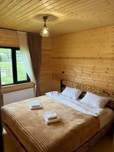 Postel nebo postele na pokoji v ubytování Quiet cottage, Stepantsminda, Achkhoti + 4 fotografie