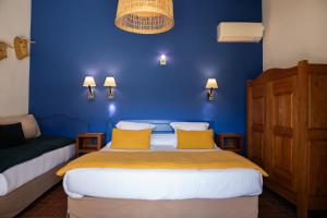 Oustau Camarguen Hôtel & Spa客房内的一张或多张床位