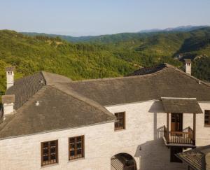 考克考利恩Tis Ouranias的山地建筑的屋顶