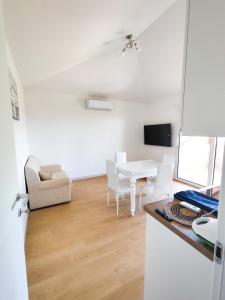 Μια τηλεόραση ή/και κέντρο ψυχαγωγίας στο Olbia Mare Luxury Apartment