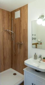 Koupelna v ubytování Große helle moderne Wohnung mit Balkon und Aussicht HBS + 8 fotografií