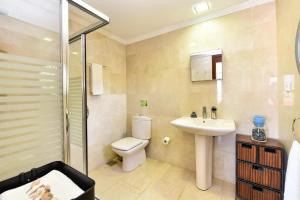 A bathroom at Villa Gran Canaria Specialodges