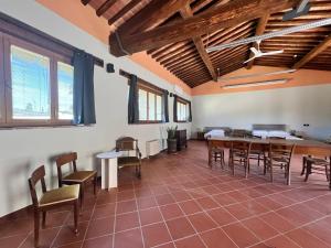 a dining room with a table and chairs at Croce di mezzo in Montalcino