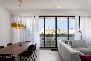 Χώρος καθιστικού στο Modern 1BR Spacious Apartment with Terrace - Close to St Thomas Bay
