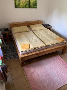 Postel nebo postele na pokoji v ubytování Apartmá 2 Zbytiny