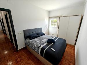 Ένα ή περισσότερα κρεβάτια σε δωμάτιο στο Beautiful House Delta Ebro +9 φωτογραφίες