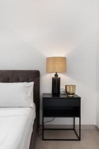 Ένα ή περισσότερα κρεβάτια σε δωμάτιο στο Modern 1BR Spacious Apartment with Terrace - Close to St Thomas Bay
