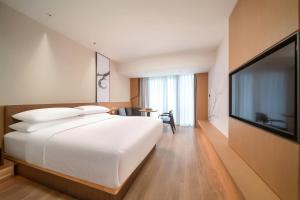TV a/nebo společenská místnost v ubytování Fairfield by Marriott Shenzhen Dameisha