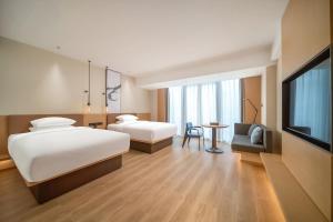 Postel nebo postele na pokoji v ubytování Fairfield by Marriott Shenzhen Dameisha