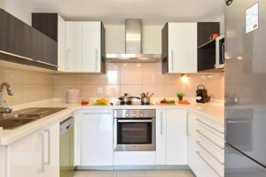 A kitchen or kitchenette at Villa Gran Canaria Specialodges