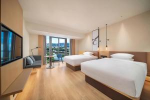 Postel nebo postele na pokoji v ubytování Fairfield by Marriott Shenzhen Dameisha