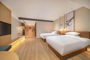Postel nebo postele na pokoji v ubytování Fairfield by Marriott Shenzhen Dameisha