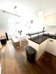 a living room with a desk and a table at Central Apartment for up to 10 Guests in Hamburg