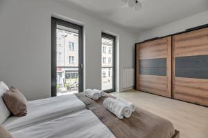 Posteľ alebo postele v izbe v ubytovaní Symfonia Amazing River View Apartment by Downtown Apartments