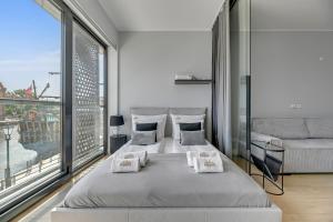 Posteľ alebo postele v izbe v ubytovaní Symfonia Amazing River View Apartment by Downtown Apartments