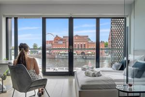 Posedenie v ubytovaní Symfonia Amazing River View Apartment by Downtown Apartments