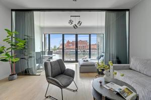 Posedenie v ubytovaní Symfonia Amazing River View Apartment by Downtown Apartments