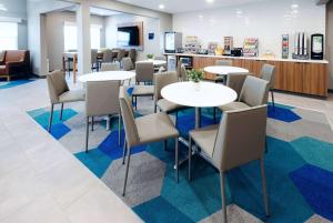 Posezení v ubytování Microtel Inn & Suites by Wyndham Olean + 37 fotografií