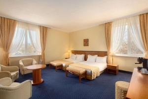 Postel nebo postele na pokoji v ubytování Ramada by Wyndham Plovdiv Trimontium