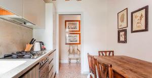 A kitchen or kitchenette at Casa Contarini