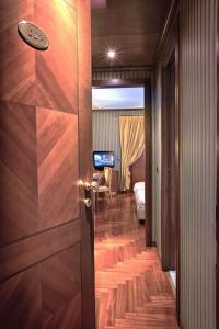 A television and/or entertainment centre at Best Western Hotel Ferrari