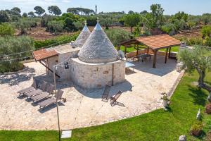 Κήπος έξω από το Trulli Relais