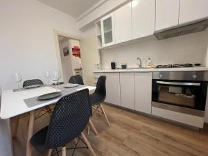 a kitchen with a table and chairs and a stove at 2 Rooms Apartament Q Residence in Iaşi