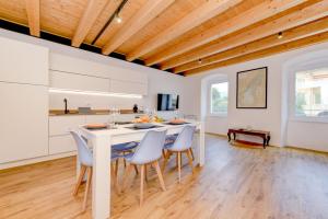 アセンサ・ディ・ブレンソーレにあるCharm Lakefront Apartmentsのギャラリーの写真