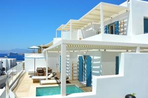 Bazén v ubytování Νumi Boutique Hotel nebo v jeho okolí
