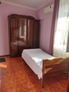 Letto o letti in una camera di Гостевой дом при кафе оазис