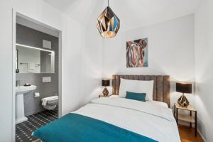 Letto o letti in una camera di GLANDON Rooms Haldenhof - Self-Check-In