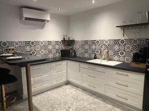Dapur atau dapur kecil di Gite Princesse Château du Pré Neuf