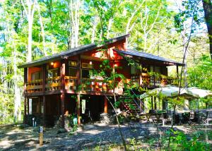 Zahrada ubytování ガチンコBBQロッジ北軽井沢