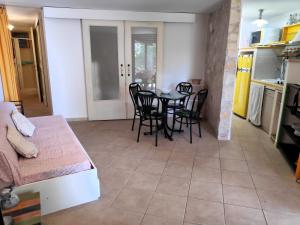 a kitchen and dining room with a table and chairs at Casa Marilena vista mare in Sperlonga