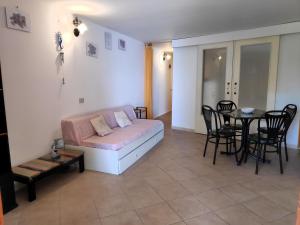 a living room with a couch and a table at Casa Marilena vista mare in Sperlonga +12 photos