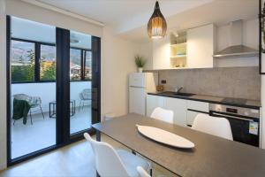 a kitchen and dining room with a table and chairs at Hotel Hermes Budva in Budva