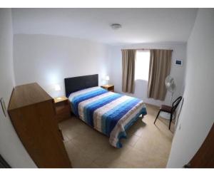 Ένα ή περισσότερα κρεβάτια σε δωμάτιο στο Amanecer Las Grutas